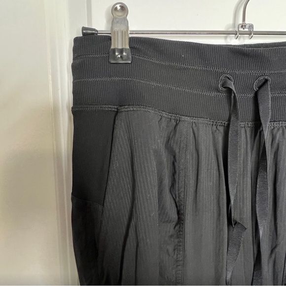 Lululemon Dance Studio Jogger Size 2 Black Pants - Picture 3 of 4